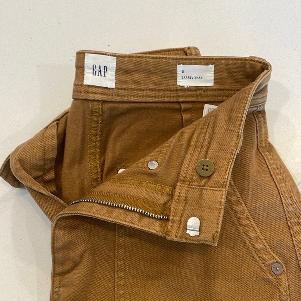 Gap barrel khakis with cargo pockets (0)